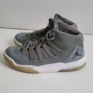 JORDAN Mid-top Basketball Sneakers Gray and White - Size US 9
